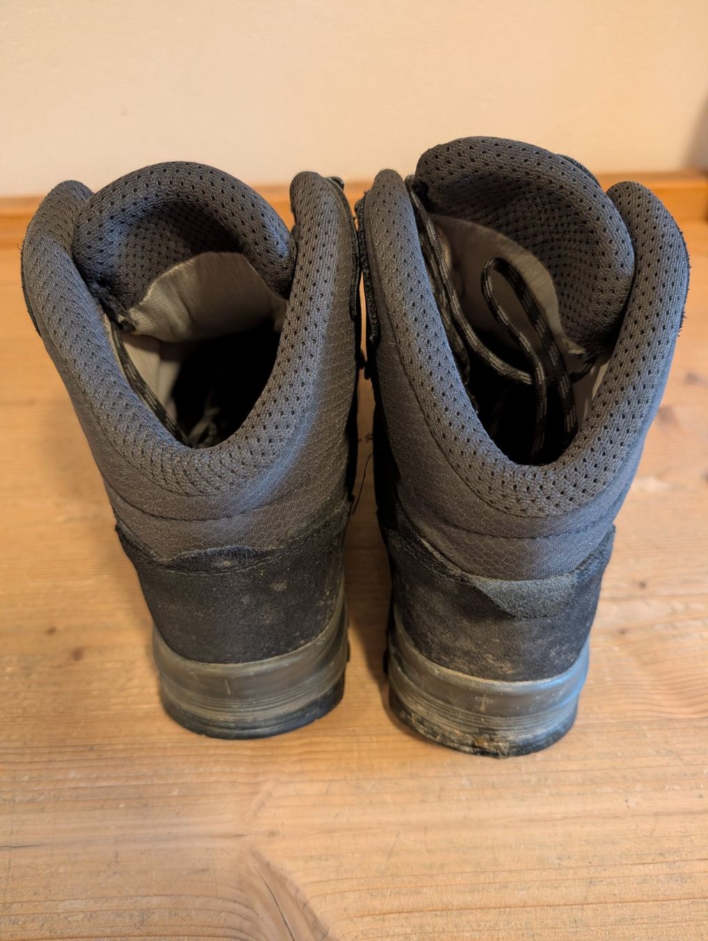 Hanwag Scarpe da donna: Hanwag Wanderschuhe Grösse 40.5 – Usato da Bauma venduto da Makinom 1