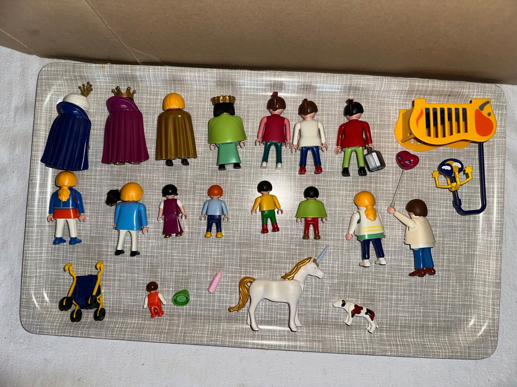 Playmobil Giocattoli: 17 figurines Playmobil – Usato da Ste-Croix venduto da BuffetSC 4