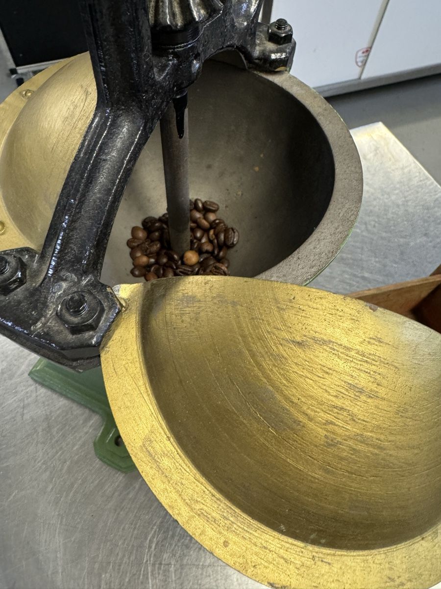 Elettrodomestici da cucina: MUTZIG FRAMONT KAFFE MÜHLE ALT – Usato da Zürich venduto da Jaskoch 7