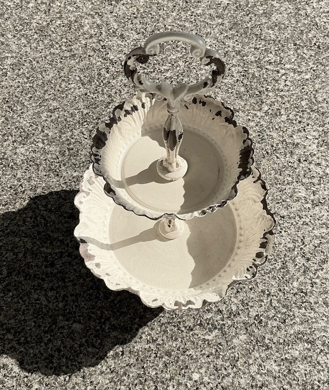 Tutte le decorazioni: ÄLTERE SHABBY ETAGÈRE – Usato da Zell LU venduto da Silvermemory 1