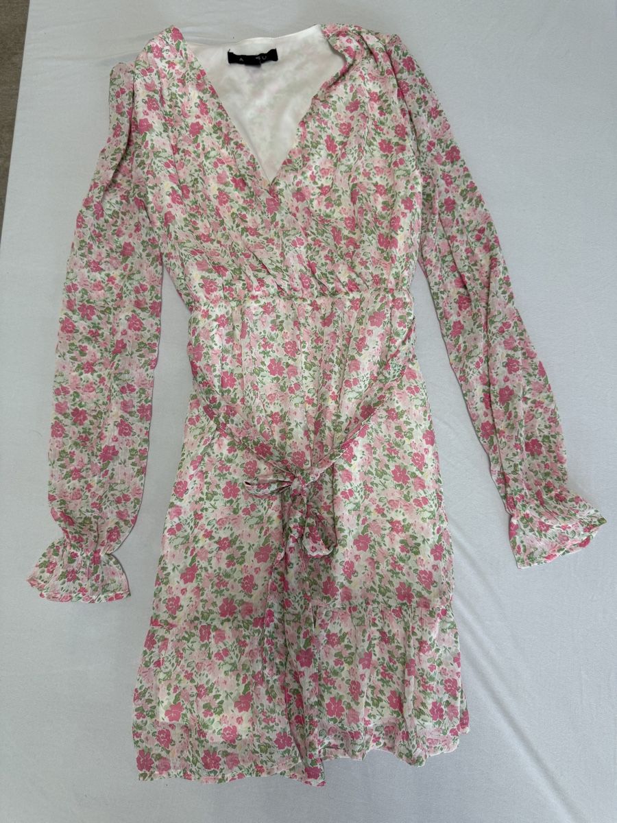 Kleider: AMISU BLUMENKLEID GR. XS – Neu (gemäss Beschreibung) aus Winterthur von fij_f65r 1