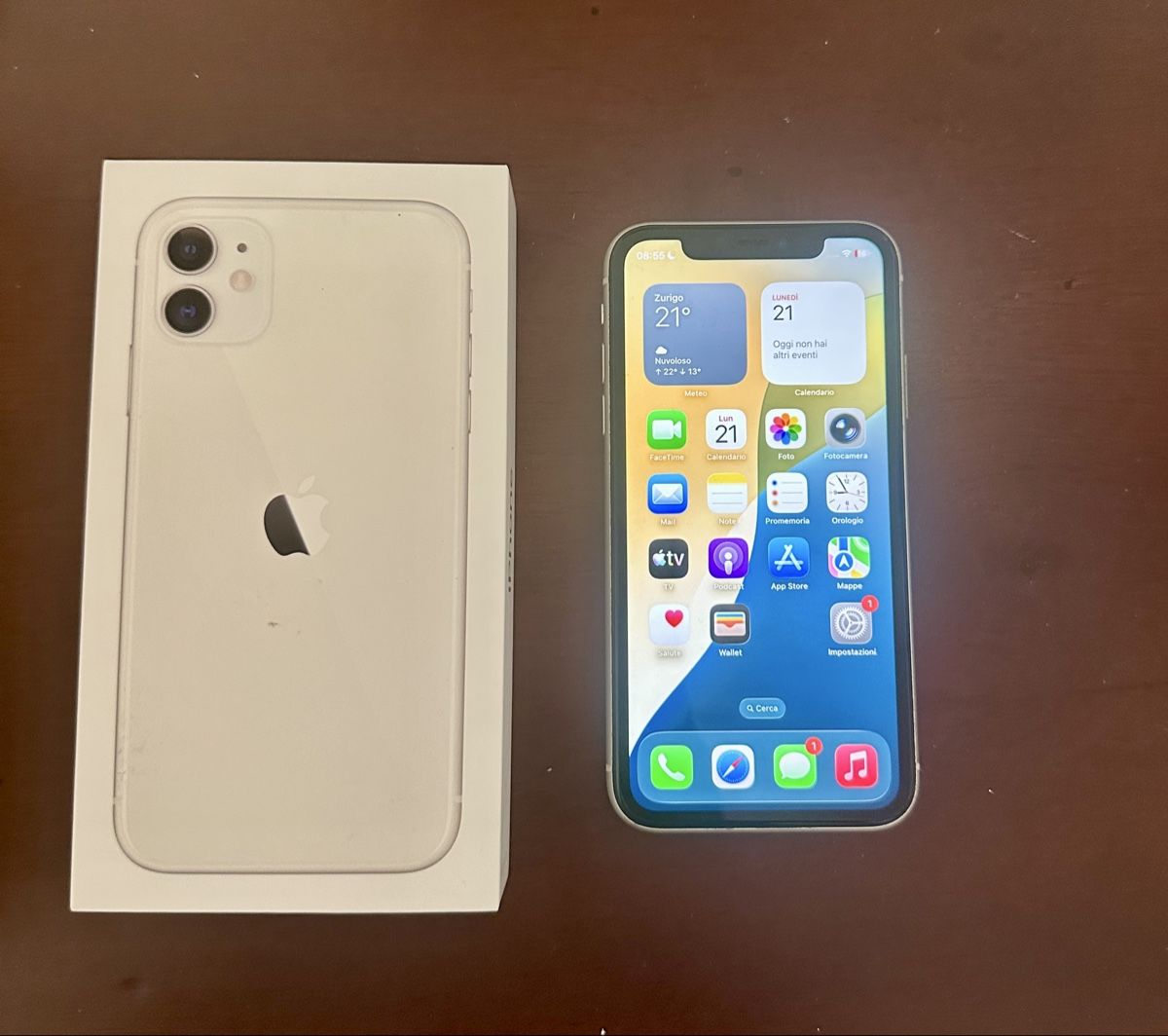 Apple Telefoni cellulari / Smartphones: iPhone 11 64 GB mit Originalverpackung – Usato da Genestrerio venduto da Demis27