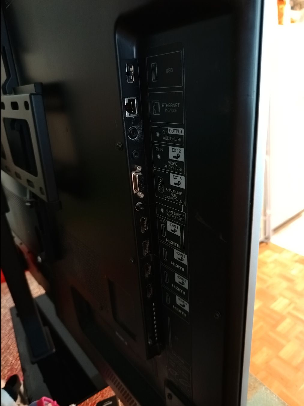 Sharp Televisori: Sharp AQUOS (Modell LC-46LE820E). – Usato da Ittigen venduto da Nekanu-Bake2015 6