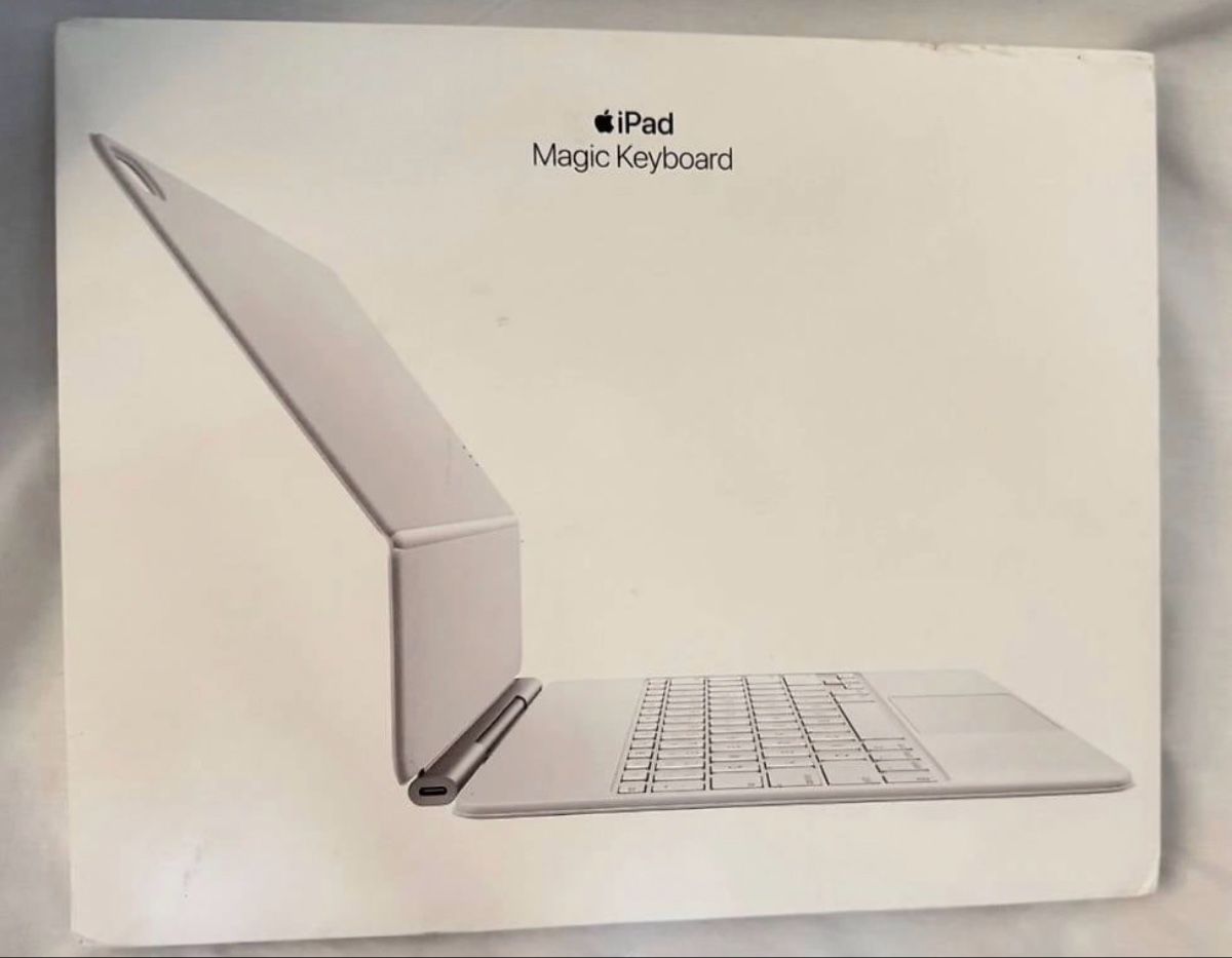 Apple Claviers: Apple Ipad Air 13" Magic Keyboard White – D'occasion à Domat/Ems par nuria___. 1