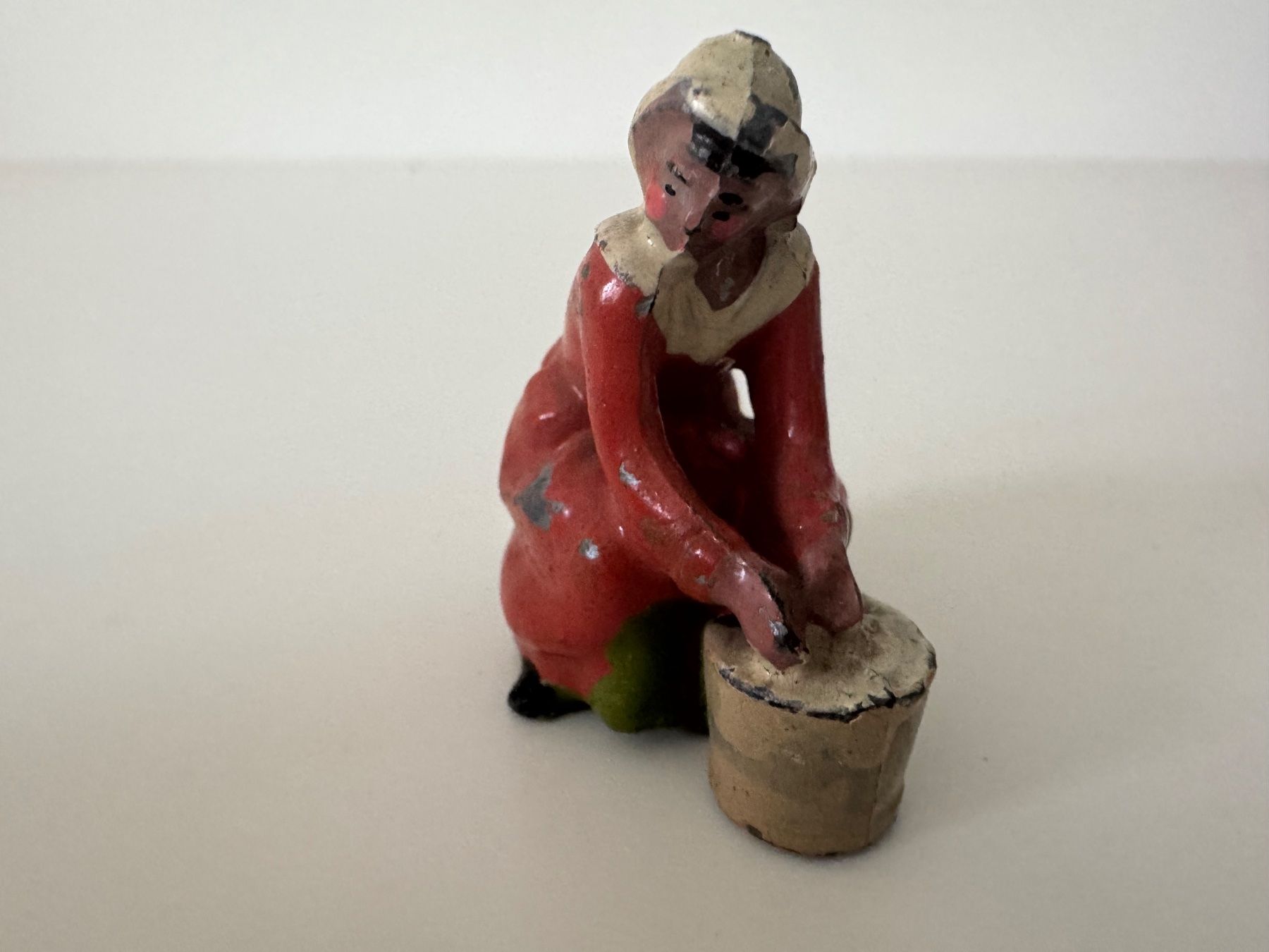 Britains Jouets: Uralte Guss-Figur Magd mit Eimer (Britains), Höhe 4 cm – D'occasion à Winterthur par Arma3 2