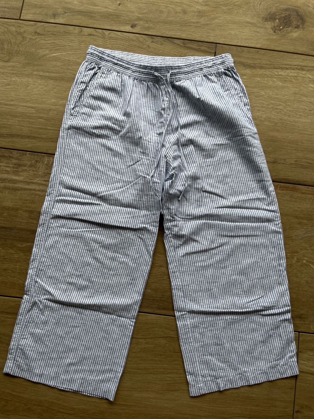H&M Hosen: gestreifte Stoffhose – Gebraucht aus Zuzwil SG von dieschnellemichelle