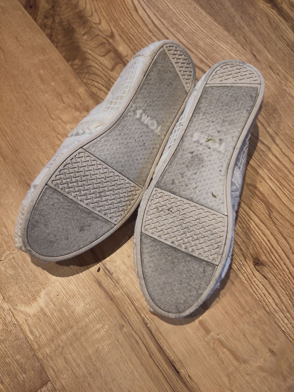 Toms Damenschuhe: TOMS Schuhe Grösse 38 Weiss Spitzenmuster – Gebraucht aus Hochfelden von Fusion_Print 1