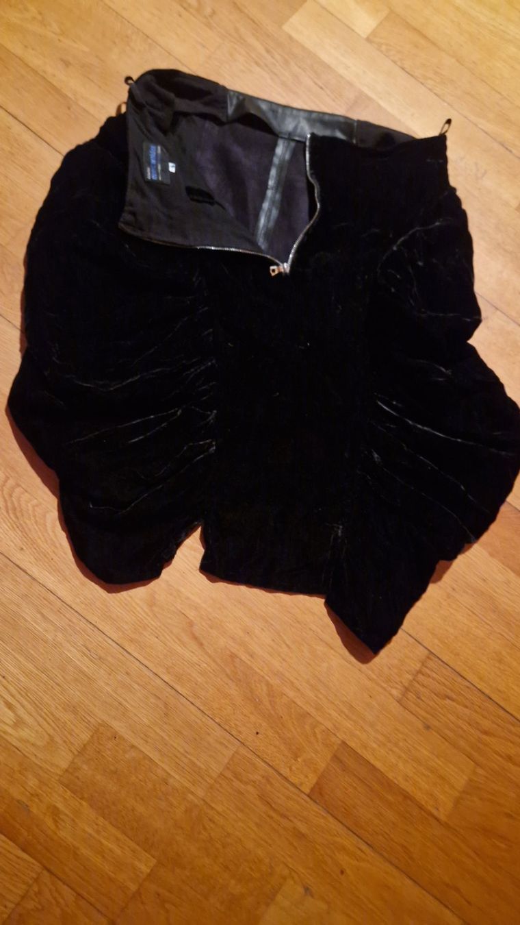 Gonne: Schwarzer Samt-Leder mit Gr. 38 – Usato da Zürich venduto da Orelie01 3