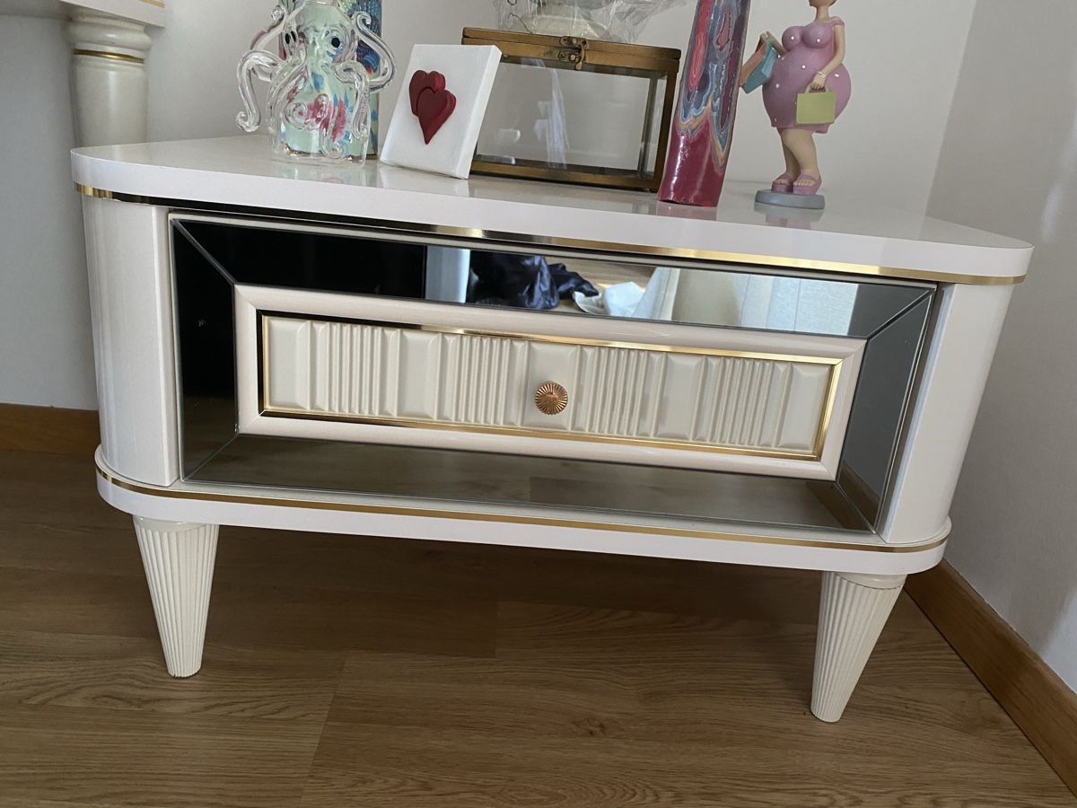 Comodini: 2 elegante Nachtische – Usato da Winterthur venduto da mar_h9p2 1