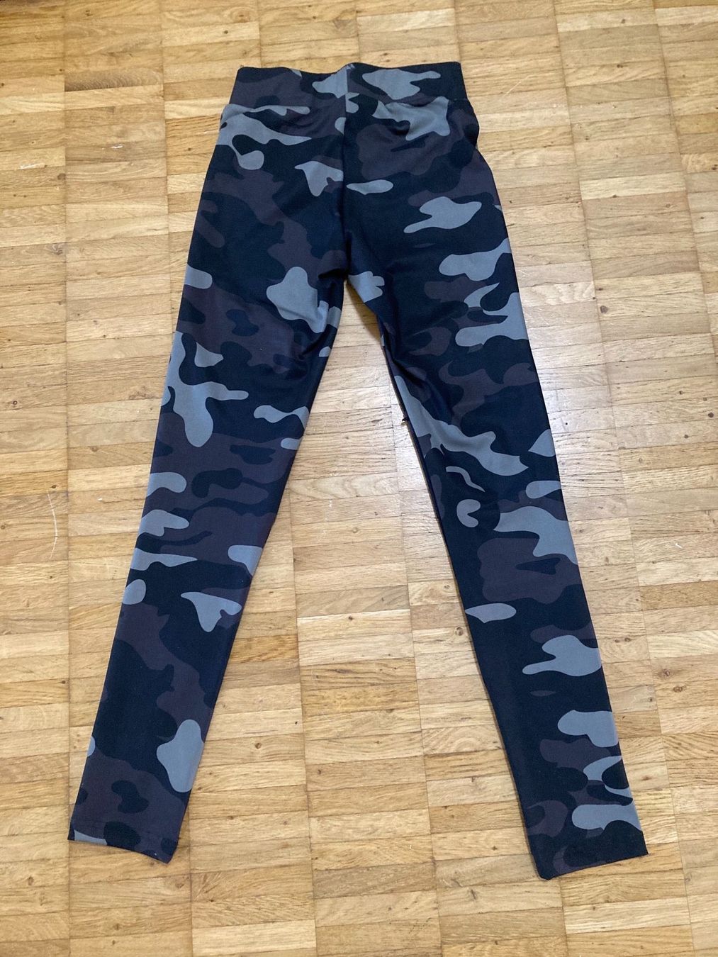 Leggings: Leggings tarnmuster Gr. XS – Usato da Thun venduto da Vans_98 1