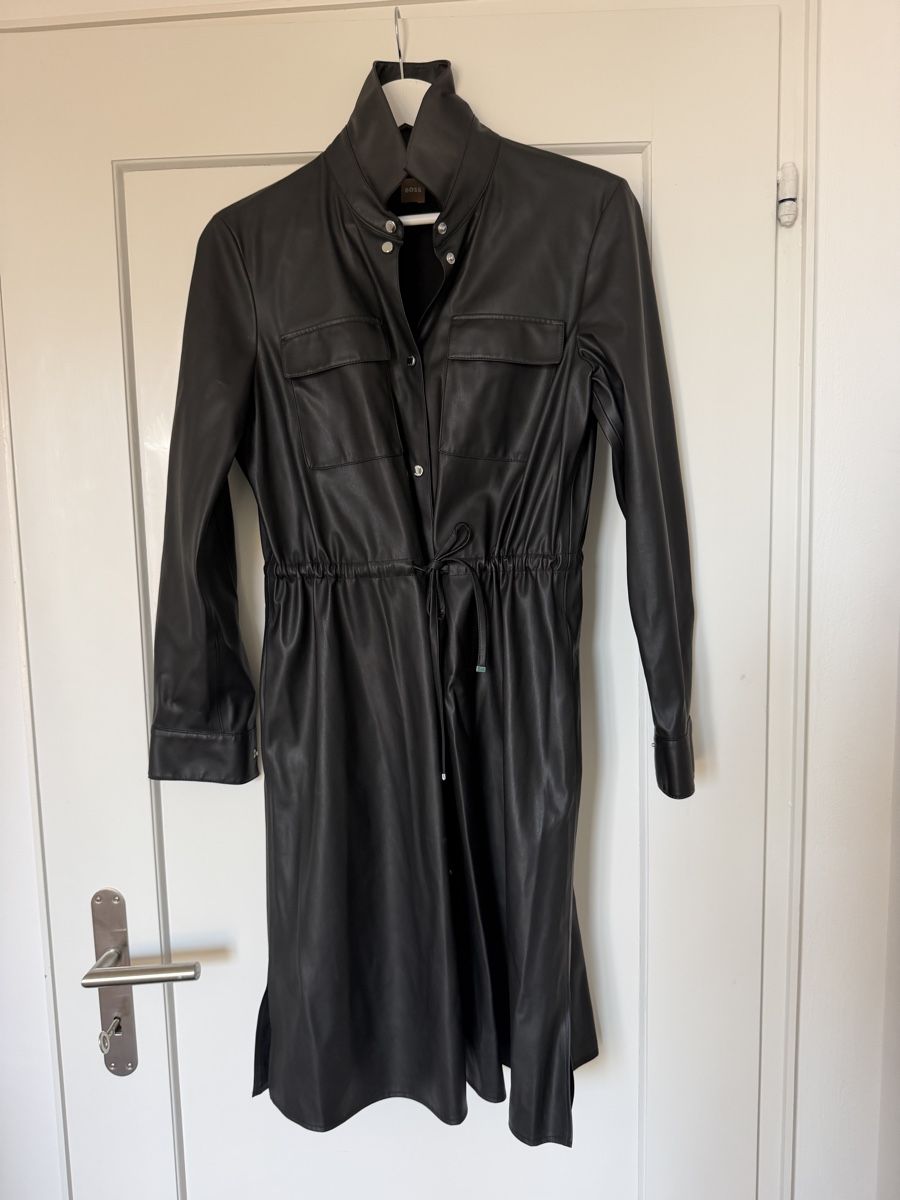 Hugo Boss Vestiti: Schwarzes Boss Kunstleder Kleid Gr.40 – Usato da Uitikon Waldegg venduto da seefeld44