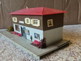 Bahnhof hübsch dekoriert in H0