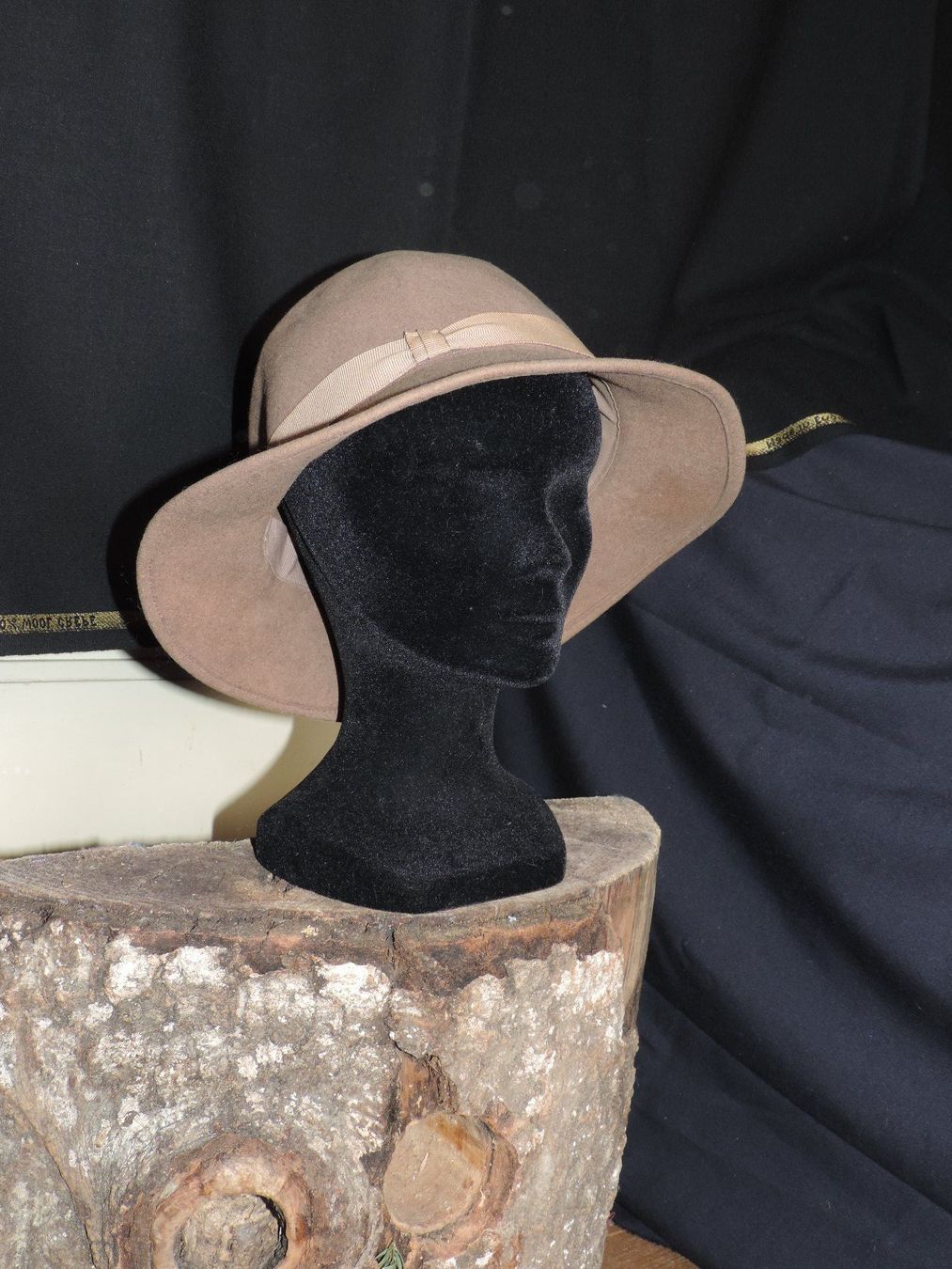Copricapi, berretti & cappellini: chapeau brun gris – Usato da Genève venduto da Axelle333 2