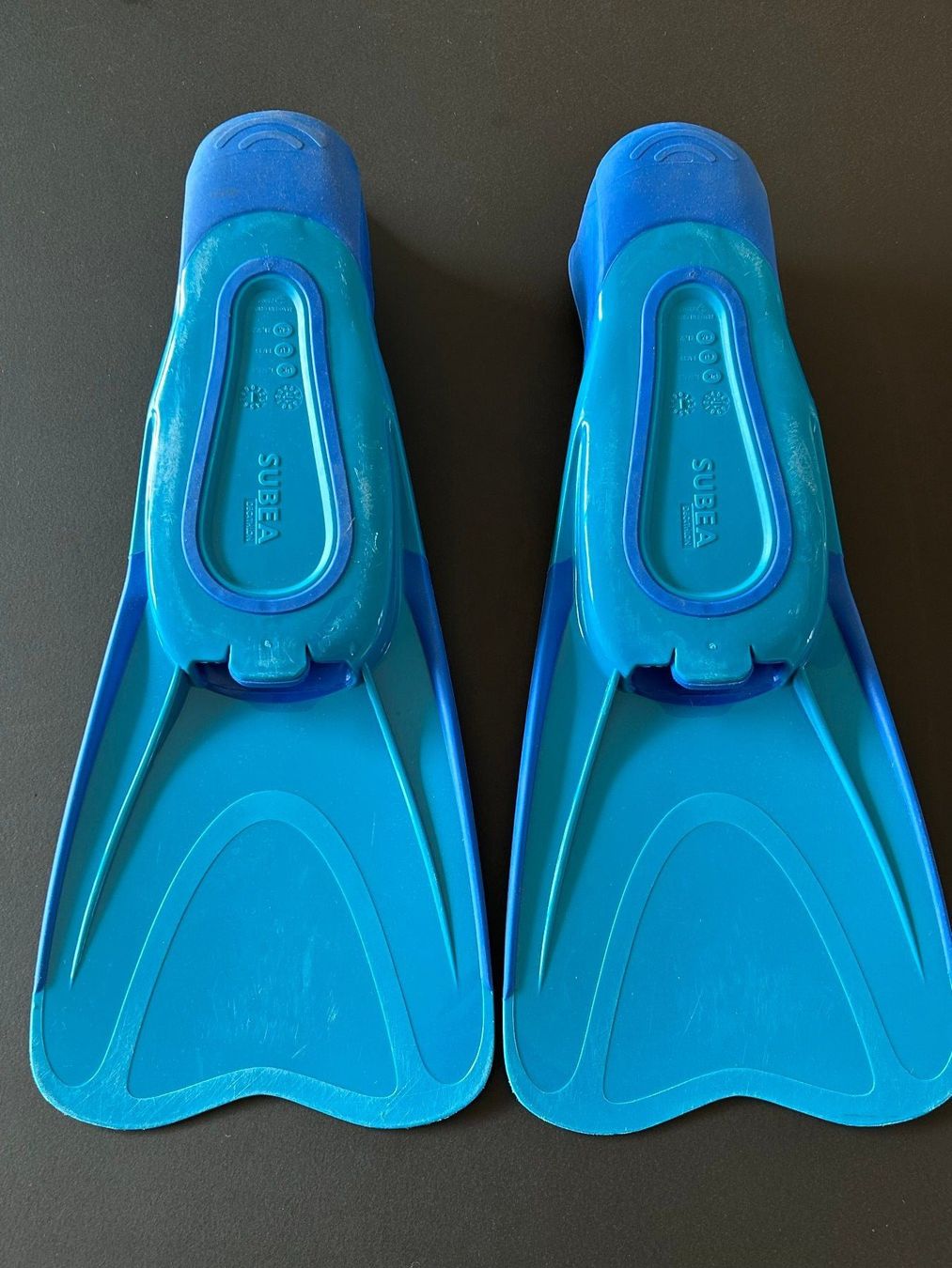 Decathlon Palmes, Masques & Tubas: Decathlon / Schwimmflossen (Gr. 34-35) – D'occasion à Dietlikon par Mankai 3