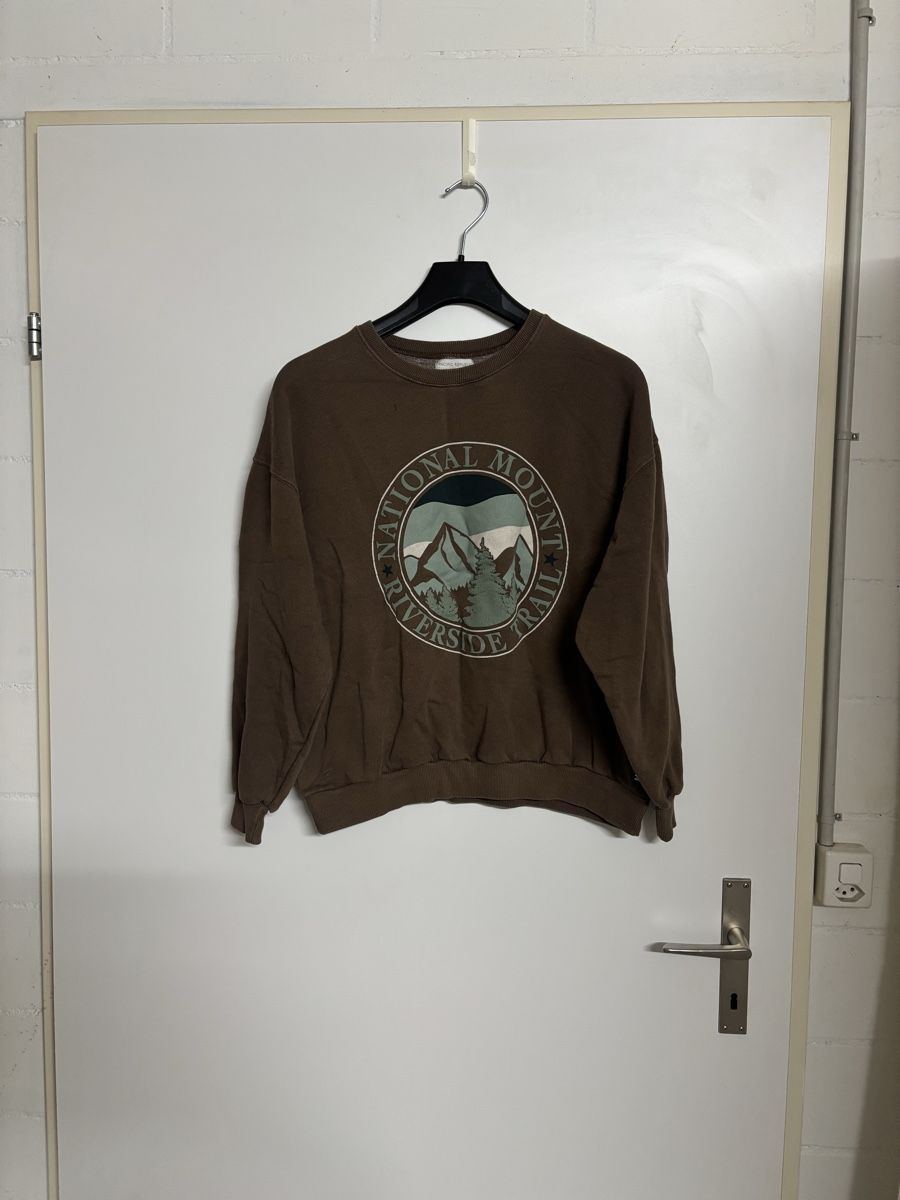 Pull&Bear Maglioni & Felpe: Pullover braun mit Print Grösse XS gebraucht – Usato da Langenthal venduto da mic_r7gc