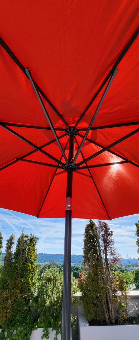 Ombrelloni: Sonnenschirm rot, 3m Durchmessser – Usato da Adlikon b.Regensdf venduto da YvZi 2