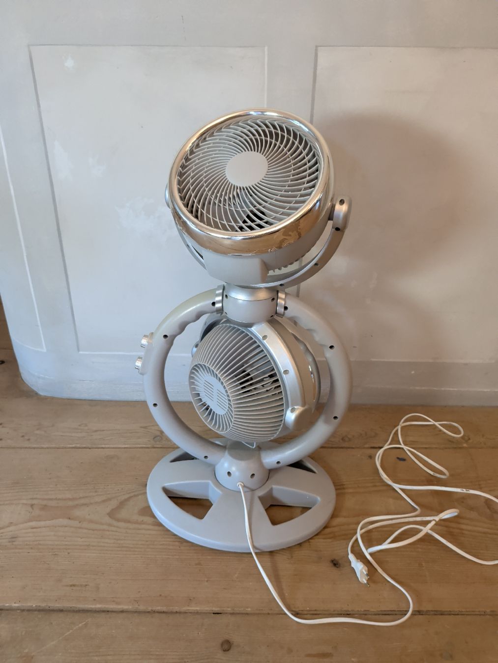 Ventilatoren: Standventilator grau mit zwei Gebläsen – Gebraucht aus Dietfurt von Subforce1853 1