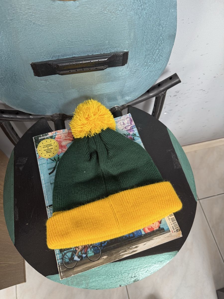 Copricapi, berretti & cappellini: Bonnet Ricola collector édition limitée – Usato da Lausanne venduto da Mode_350 1