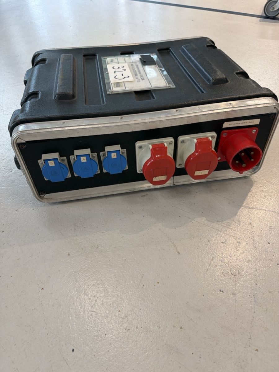 Alimentazione elettrica: Stromverteiler CEE32A im Case – Usato da Allschwil venduto da KONNEX_4123 1