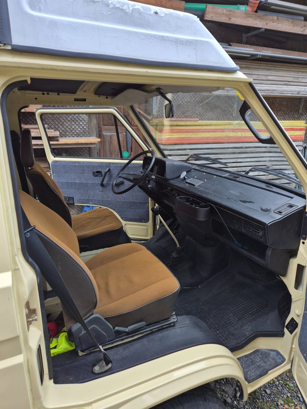 VW Camping Fahrzeuge: VW T3 Typ2 Bus – Gebraucht aus Brienzwiler von Outgo 5
