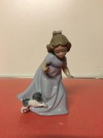 Lladro Mädchen mit Hund, Porzellanfigur, Sammlerstück
