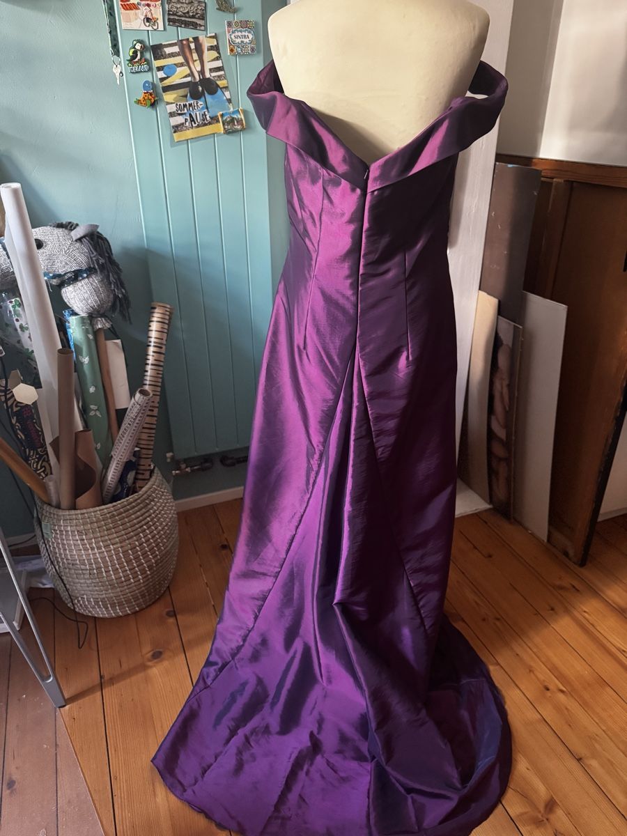 Vestiti: Wunderschönes Ballkleid Violett Grösse 42 – Nuovo (secondo la descrizione) da Uster venduto da twinkle03 1