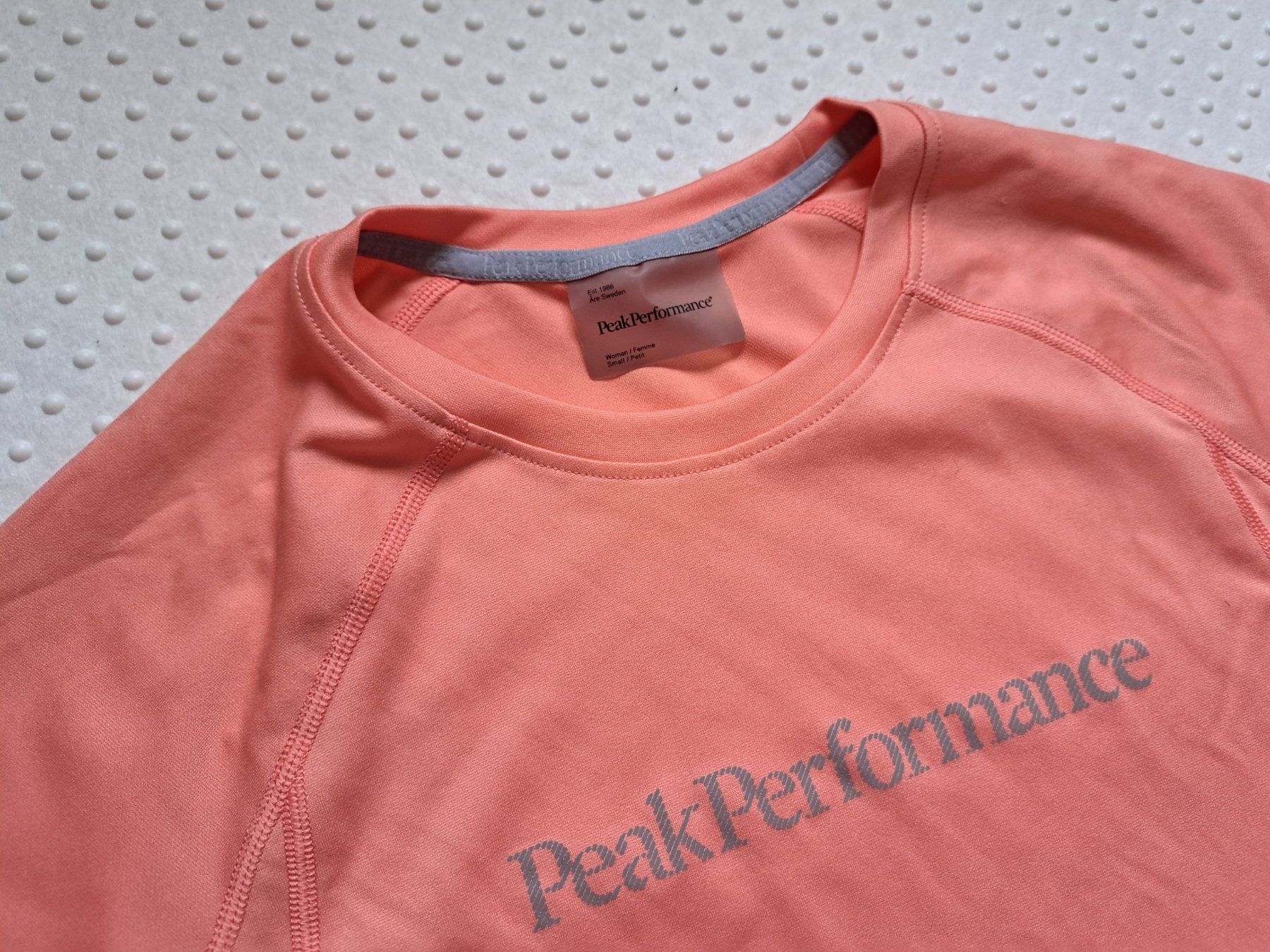 Peak Performance T-shirt: Peak Performance Sport Shirt Grösse S – Usato da Gysenstein venduto da joshuas81 1