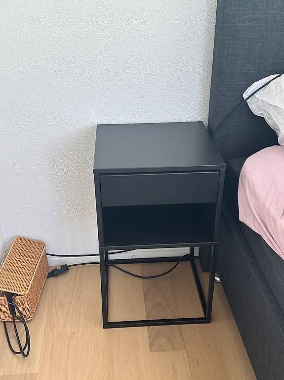 Comodini: Ikea Nachttisch 1 Jahr benutzt – Usato da Oberwangen TG venduto da ren_7yt7 2