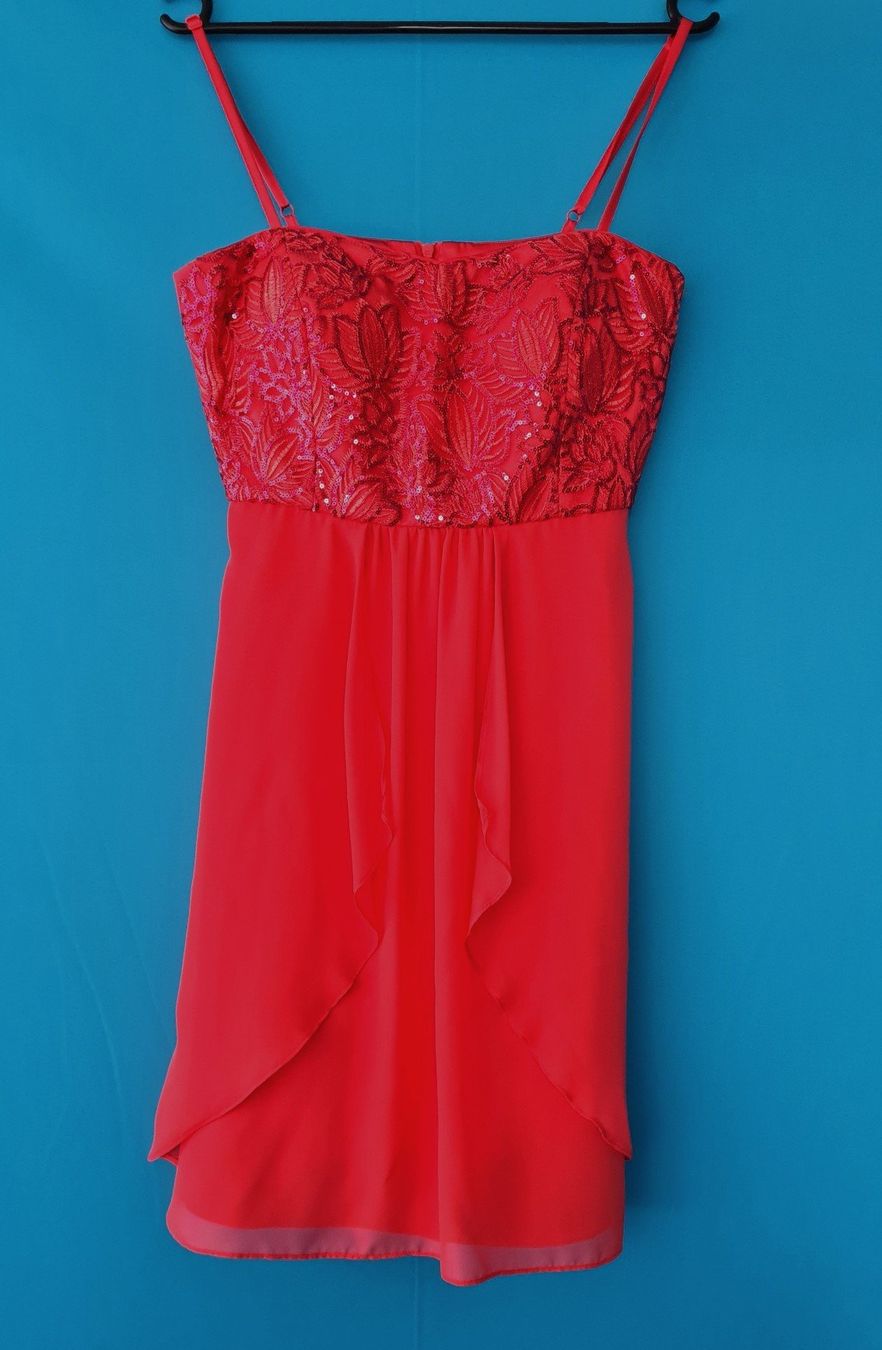 Costumi: Damenkleid Rot Grösse 36 – Usato da Saland venduto da V-Tour