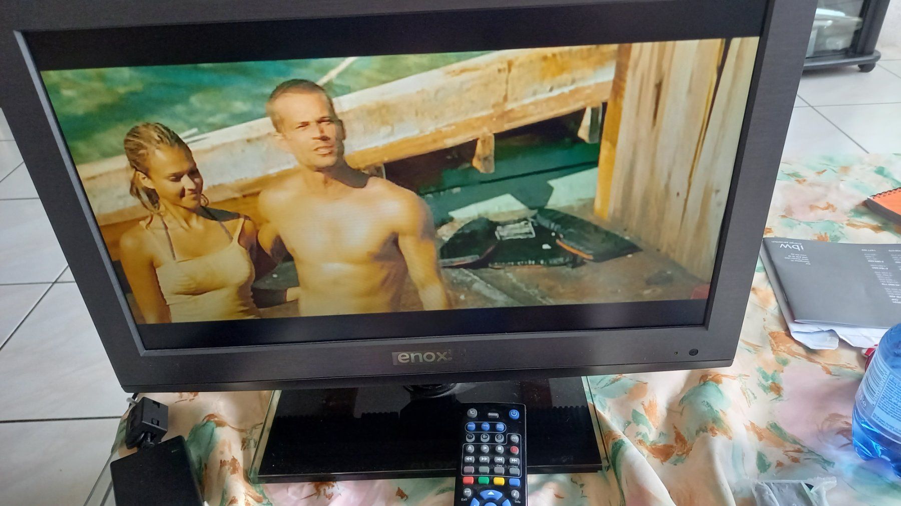 Televisori: televisione con dvd enox – Usato da Wohlen AG venduto da poliziotto008 1