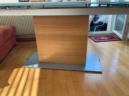 Esstisch Satin. Glastisch, Mittelsäule Holz, Alu Bodenplatte