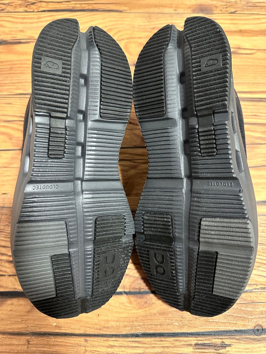 On Scarpe per ragazzi: On Cloudnova Kids schwarz Gr. 31,5 neu – Nuovo (secondo la descrizione) da Scuol venduto da onf_rlc6 5