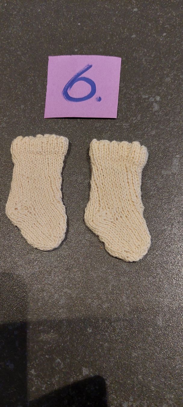 Poupées: 1paar neue gestrickte ungebrauchte Söckli – Neuf (Voir description) à Muri AG par nindo1 2