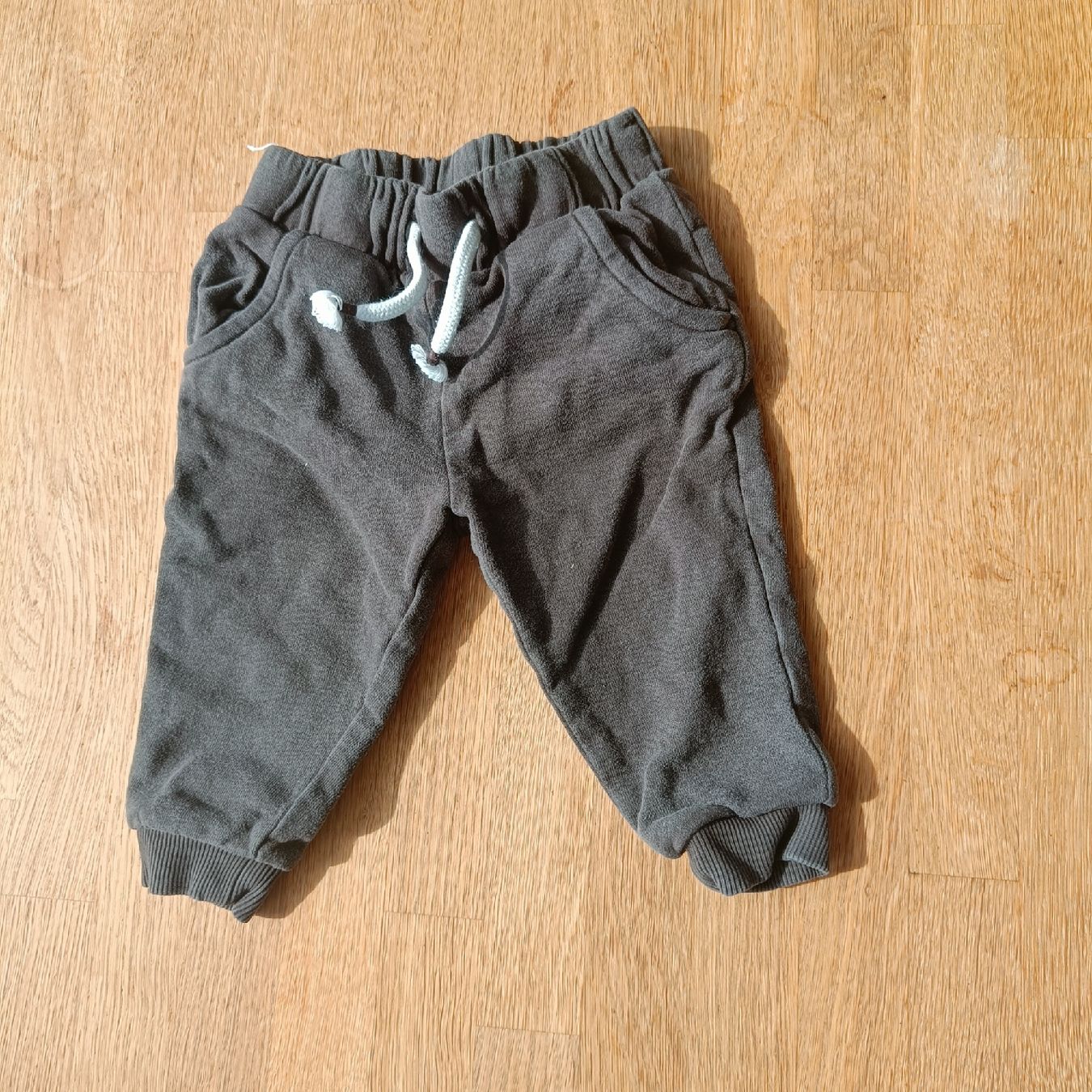 Pantalons: Trainerhose Grösse 74 – D'occasion à Jaberg par urig17.