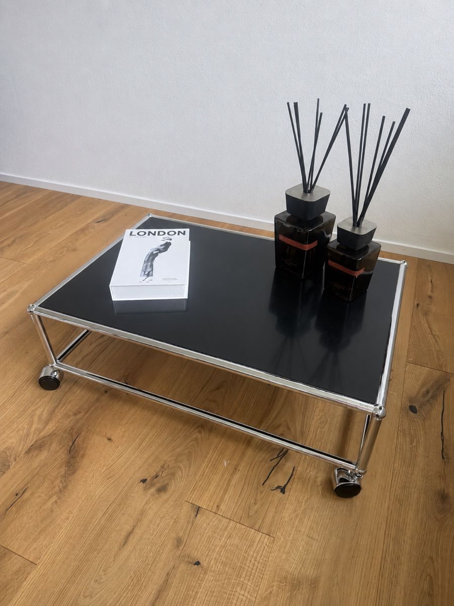 USM Tavoli: Original USM Haller Couchtisch / Coffeé Table auf Rollen – Usato da Trimmis venduto da GreatA79
