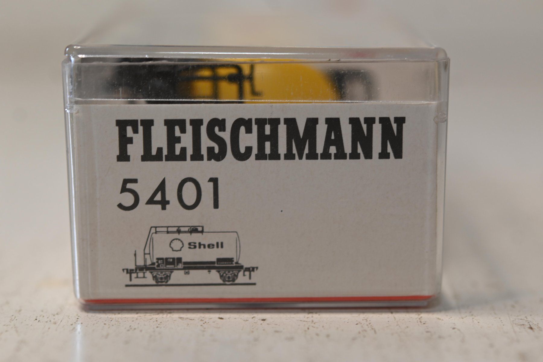 Fleischmann Modelleisenbahnen: Kesselwagen Shell Fleischmann HO/DC mit OVP – Gebraucht aus Laupen ZH von Zmoewe 4