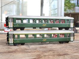FAMA Alpenbahn 2 x RhB Personenwagen "grün" - 0m