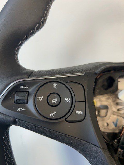 Opel Tutti pezzi di ricambio auto: Lenkrad Opel Combo E  95527148 / YQ001183YX – Nuovo e nell'imballaggio originale da Niedergösgen venduto da Marti019 3
