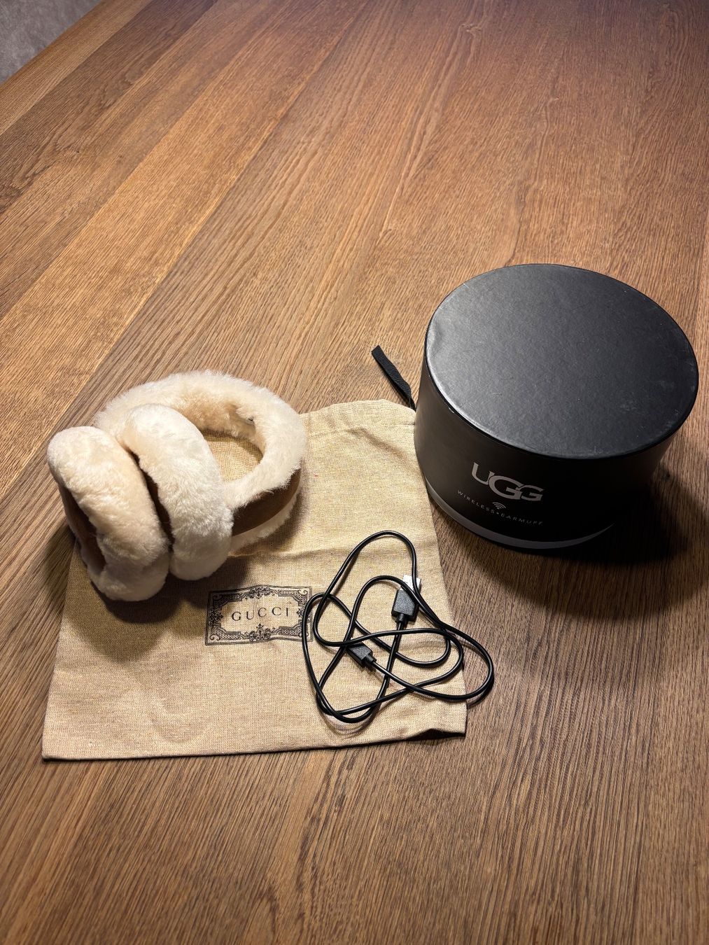 Ugg Copricapi, berretti & cappellini: UGG Ohrenwärmer - Wireless Earmuff NEU – Nuovo e nell'imballaggio originale da Pfäffikon ZH venduto da Juckerli 2
