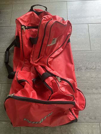 Grosse Hockey- oder Reisetasche der Marke WRATH