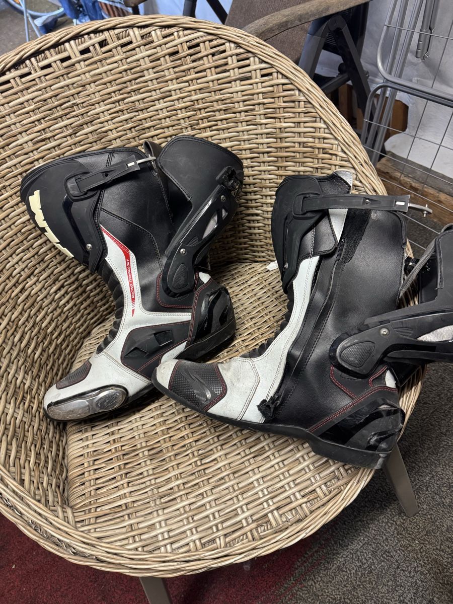 Scarpe da uomo: Stivali da moto taglia 45 – Usato da Ennenda venduto da ros_9ppm