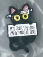 Schwarze Katze Pin "It's fine"