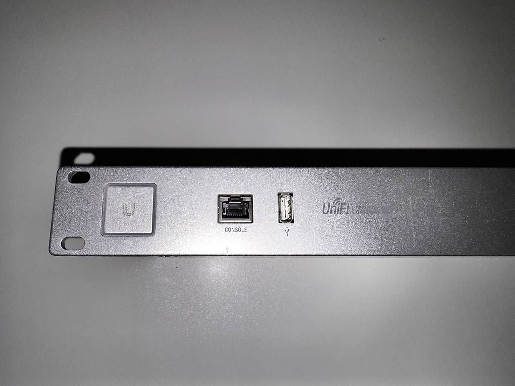 Firewall: UniFi Security Gateway USG-PRO-4 – Usato da Zürich venduto da geminyone80