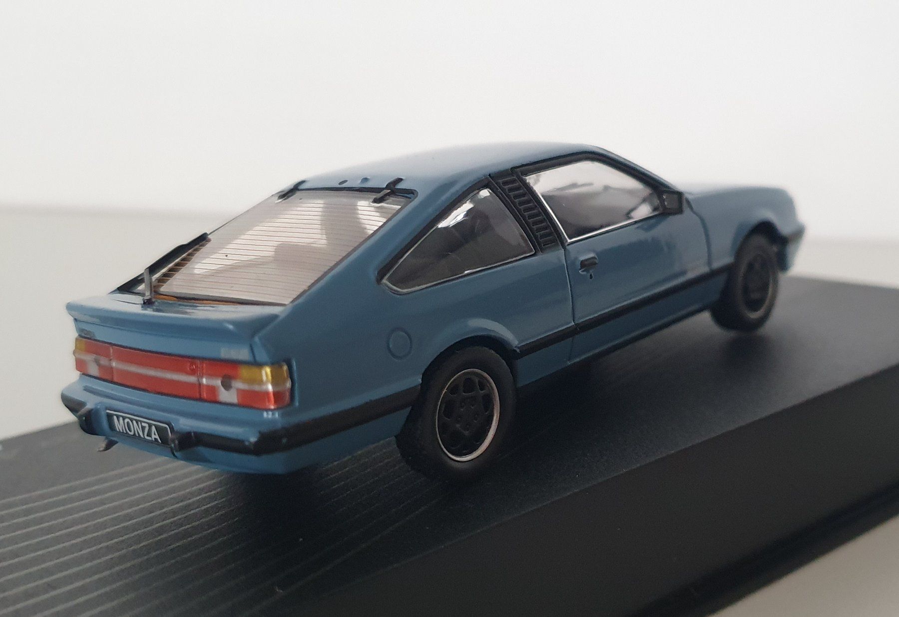 Opel Modellini d'auto: Opel Manta A GSE 1/43 Press – Usato da St-Barthélemy VD venduto da titeuf5 1