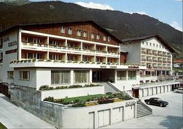 SAVOGNIN Hotel Cresta - Auto