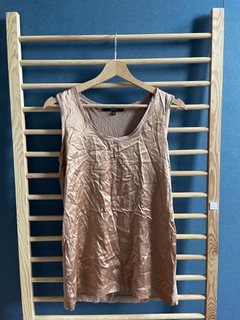 Original Gucci Top Seide Gr. S – beige – kleines Loch hinten