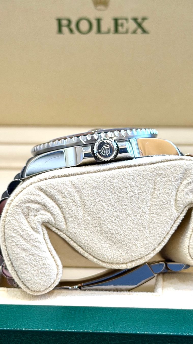 Rolex Orologi: Rolex Gmt-Master 2 / Pepsi / Full Set – Usato da Nyon venduto da Lunas_Watches 1