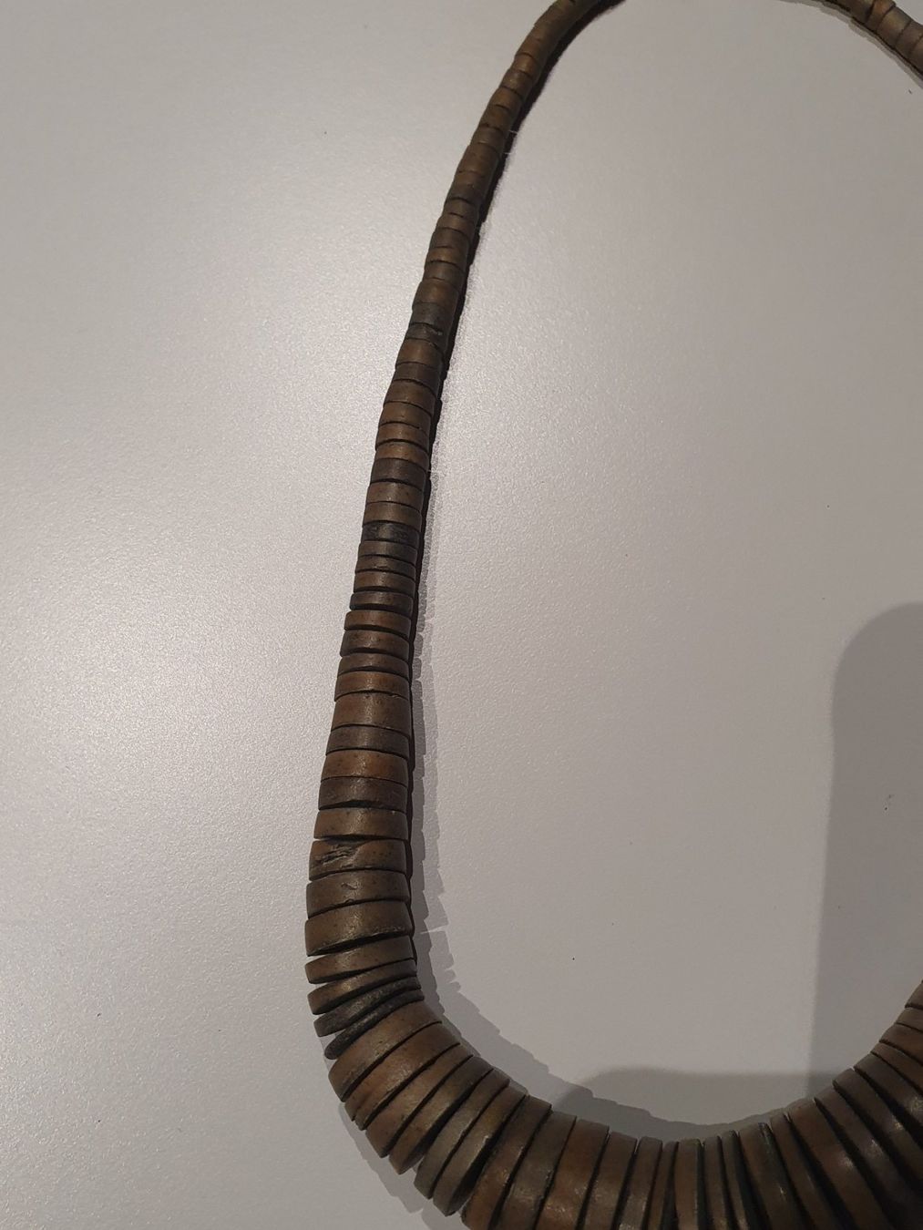 Ketten: Kette, grau braun, Holz, Modeschmuck – Gebraucht aus Heinrichswil von sabi2809 2