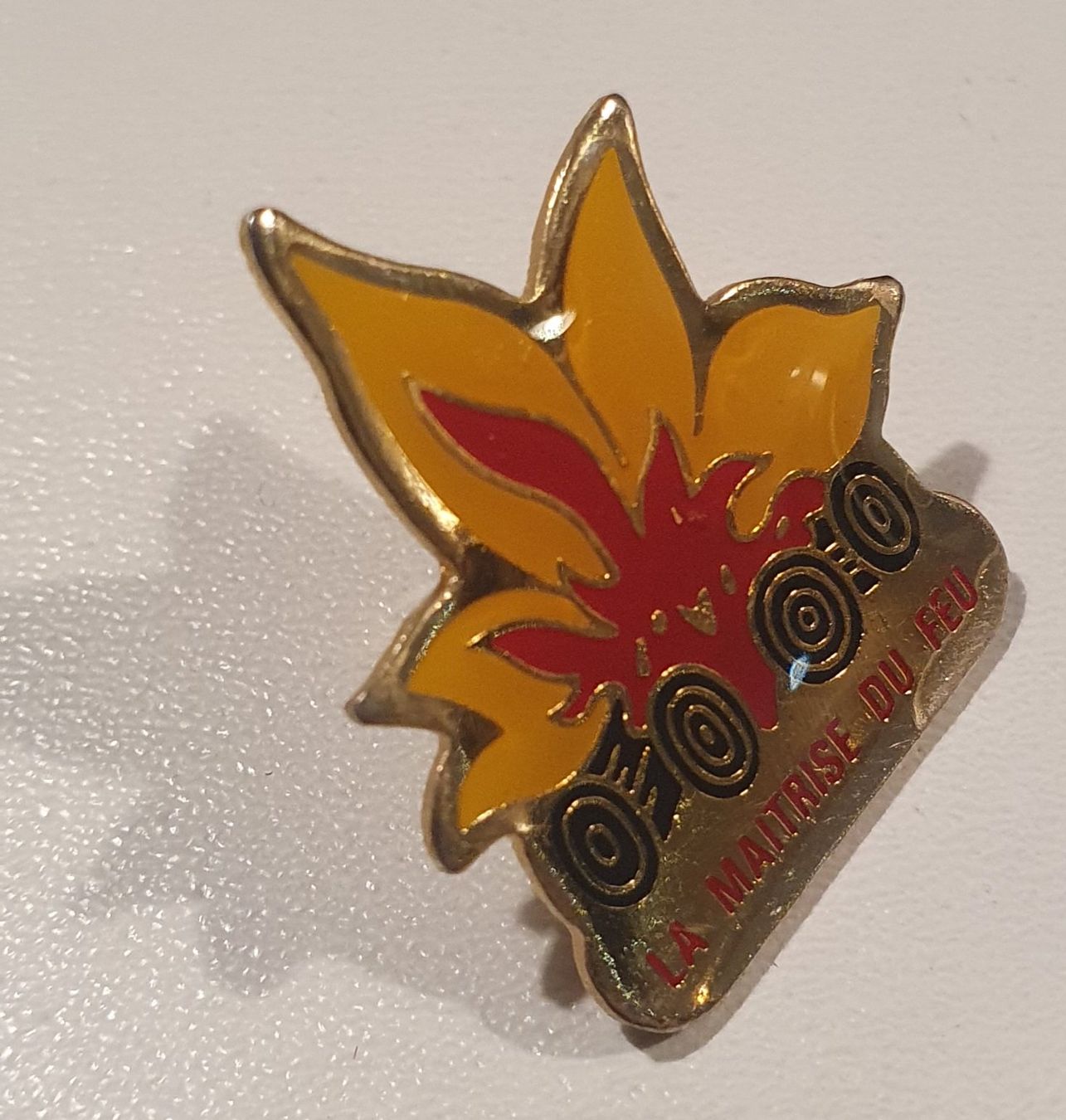 Placchette & Badge: Pin's La maîtrise du feu – Usato da St-Barthélemy VD venduto da titeuf5 3