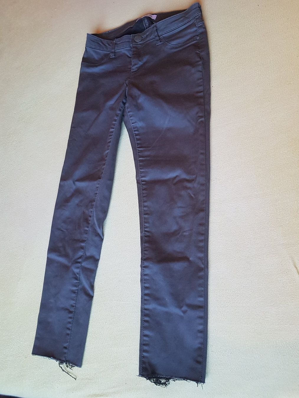 Nafnaf Hosen: Pantalon gris taille 34 marque Nafnaf – Gebraucht aus Villiers von san_jn5w